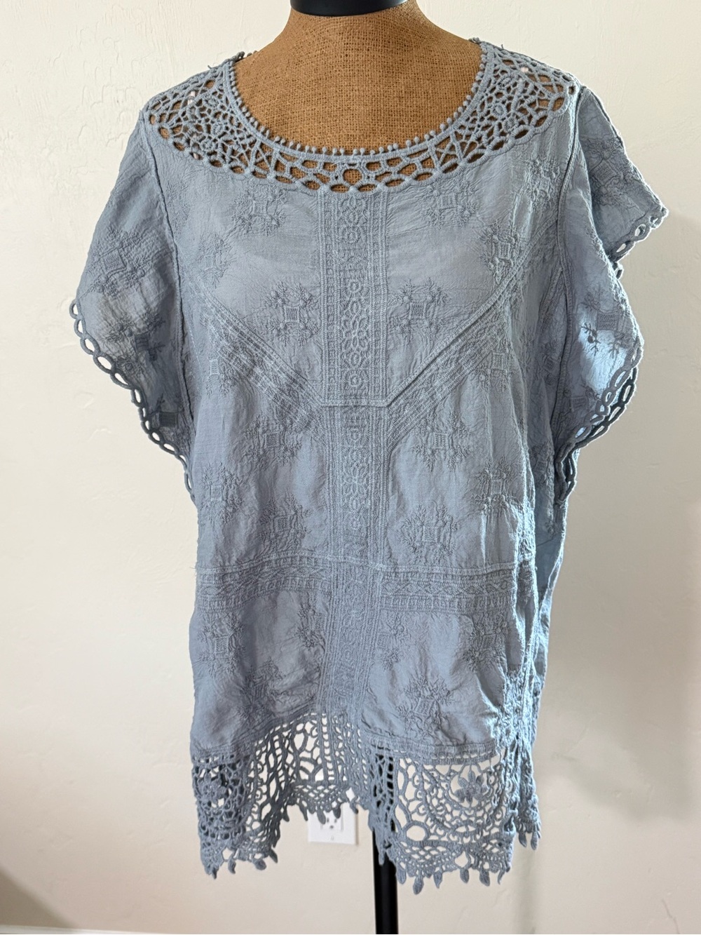 Lane Bryant Ice Blue lace and embroidered blouse, cap sleeve pullover size 14